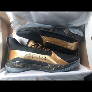 CURRY 7’s BRAND NEW